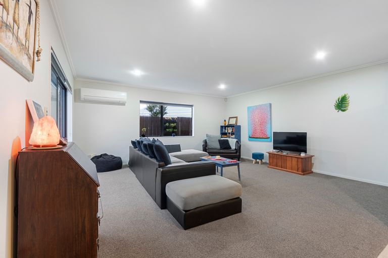 Photo of property in 23a Edgewater Parade, Waiuku, 2123