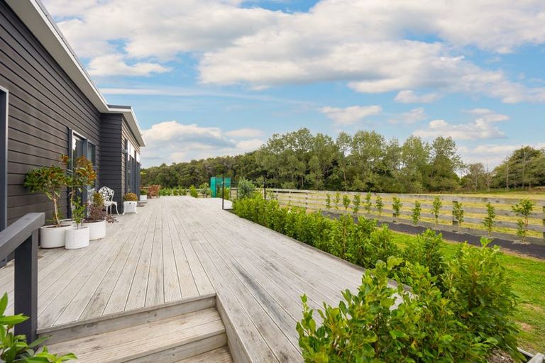 Photo of property in 567 Lethbridge Road, Halcombe, 4775