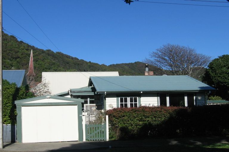Photo of property in 17 Karamu Street, Eastbourne, Lower Hutt, 5013