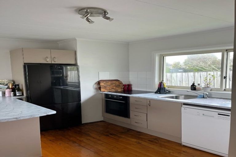Photo of property in 1 Hartley Terrace, Massey, Auckland, 0614