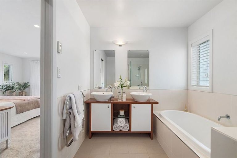 Photo of property in 73l Park Rise, Campbells Bay, Auckland, 0630