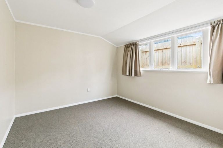 Photo of property in 42 Victory Avenue, Karori, Wellington, 6012