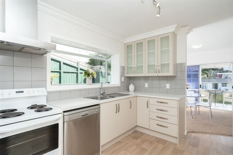 Photo of property in 2 Lachlan Drive, Dinsdale, Hamilton, 3204