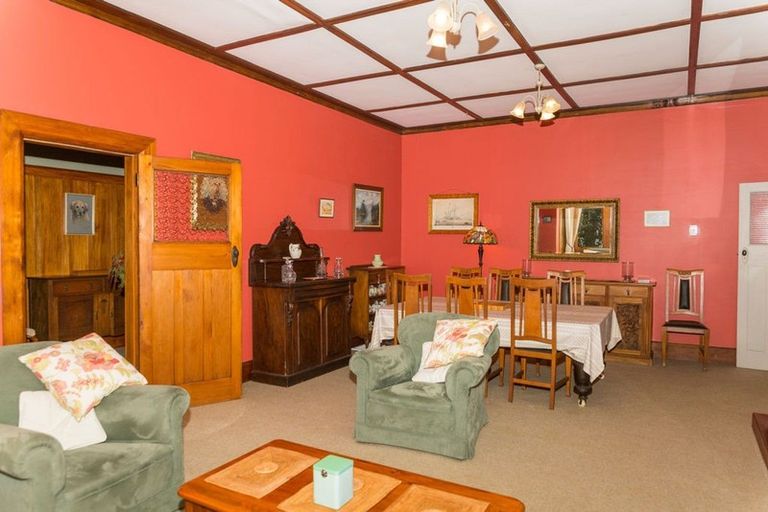 Photo of property in 17 Chamberlain Street, Dannevirke, 4930