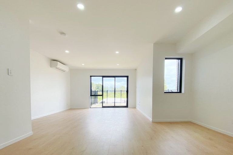 Photo of property in 34 Sinton Road, Hobsonville, Auckland, 0618