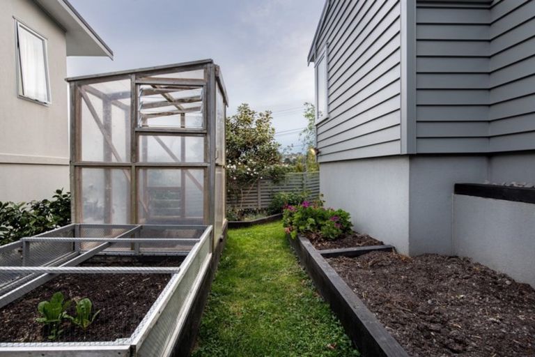 Photo of property in 37a Peter Terrace, Castor Bay, Auckland, 0620