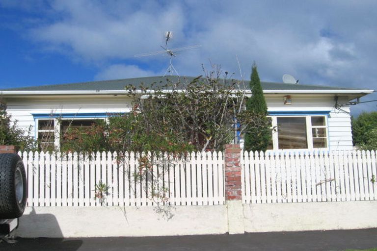 Photo of property in 4 Streatlam Crescent, Strathmore Park, Wellington, 6022