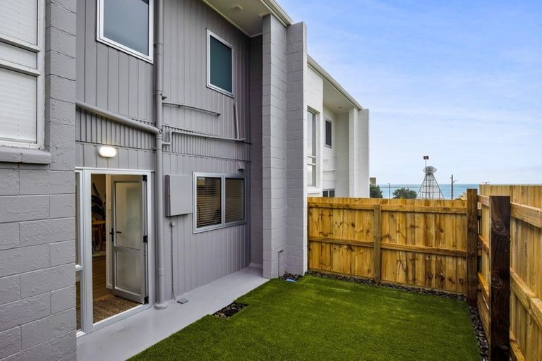 Photo of property in 38c Breakwater Road, Moturoa, New Plymouth, 4310