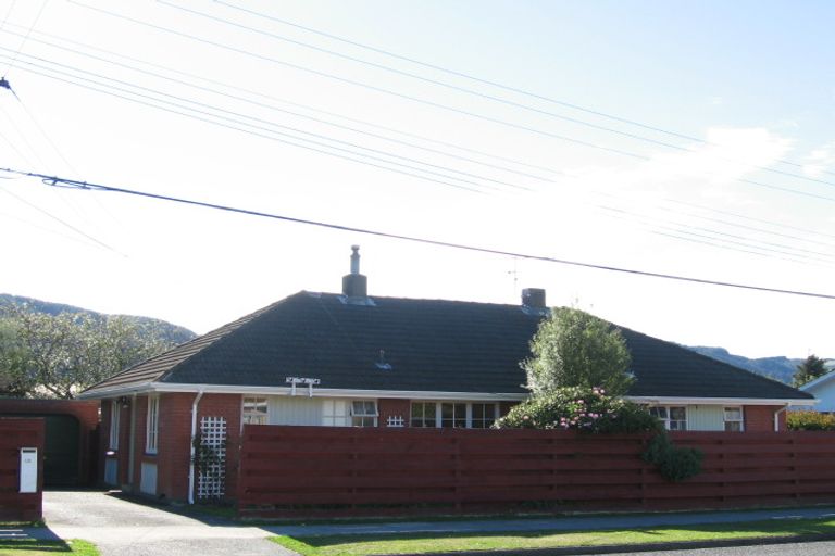 Photo of property in 2a Dunns Street, Silverstream, Upper Hutt, 5019