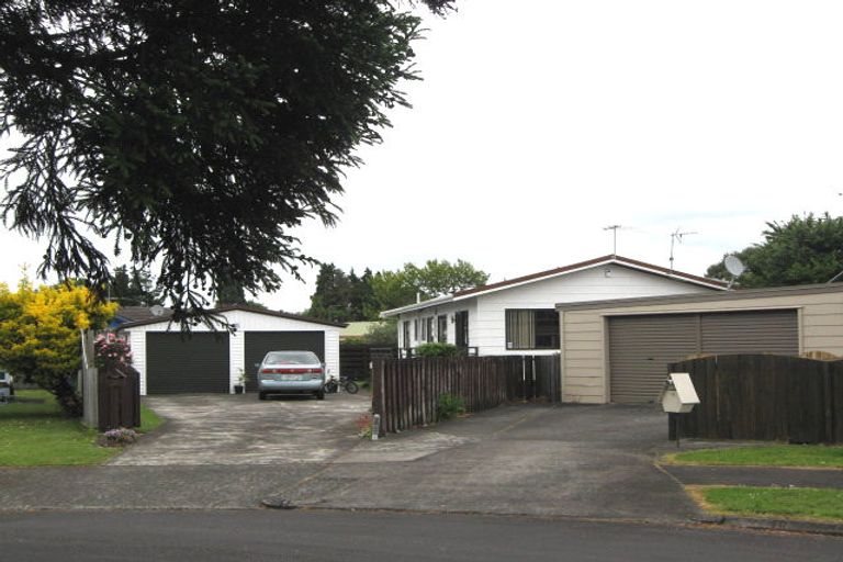 Photo of property in 10 Kirrama Place, Conifer Grove, Takanini, 2112