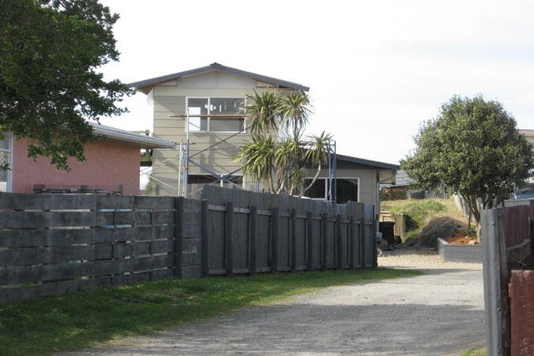 Photo of property in 16 Tainui Street, Castlecliff, Whanganui, 4501