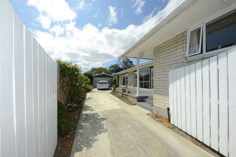 Photo of property in 17 Woodstock Place, Russley, Christchurch, 8042
