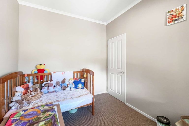 Photo of property in 20 Paraekaretu Street, Hunterville, 4730