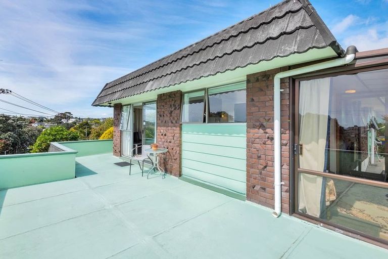 Photo of property in 1/27 Aotearoa Terrace, Murrays Bay, Auckland, 0630