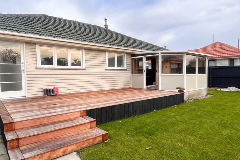 Photo of property in 61 Coopers Road, Dallington, Christchurch, 8061