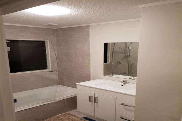 Photo of property in 25a Lavinia Crescent, Mangere East, Auckland, 2024