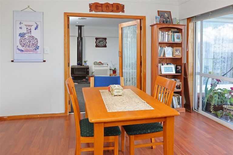 Photo of property in 4247 Great North Road, Glendene, Auckland, 0602