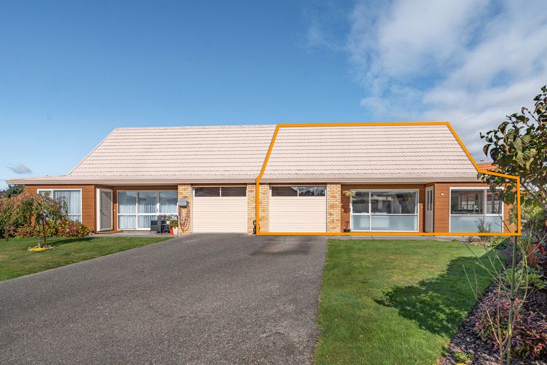 Photo of property in Holdsworth Villas, 54/2 William Donald Drive, Solway, Masterton, 5810