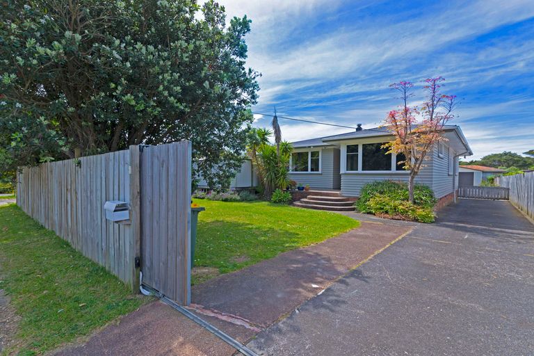 Photo of property in 14 Birdwood Road, Swanson, Auckland, 0612