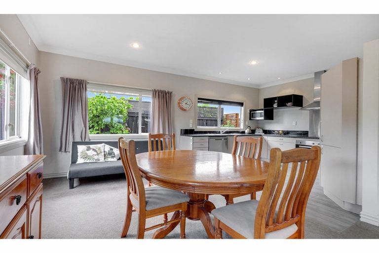 Photo of property in 35 Gresford Street, Edgeware, Christchurch, 8013