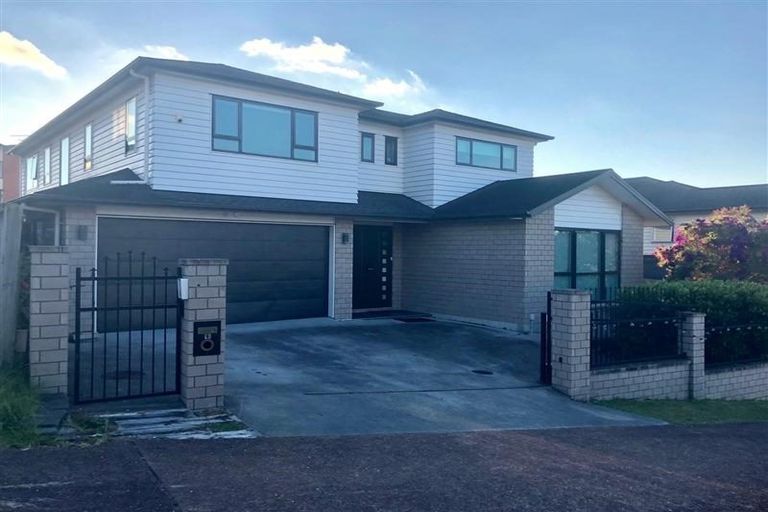 Photo of property in 16 Fernhill Way, Oteha, Auckland, 0632