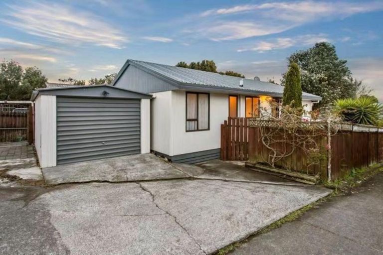 Photo of property in 1/9 Kimdale Place, Totara Heights, Auckland, 2105