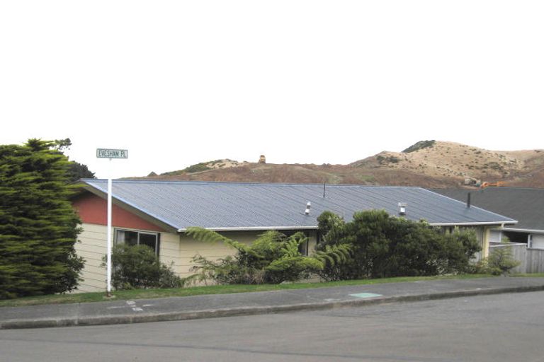 Photo of property in 14 Cheltenham Terrace, Newlands, Wellington, 6037