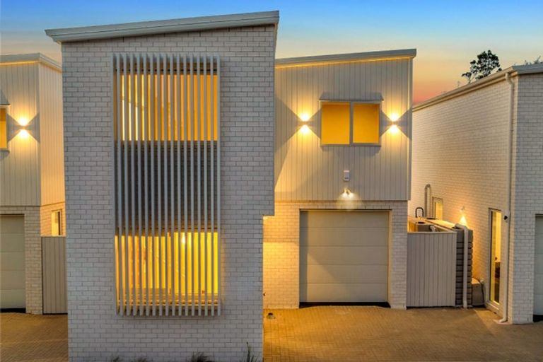 Photo of property in 318 Swanson Road, Henderson, Auckland, 0610