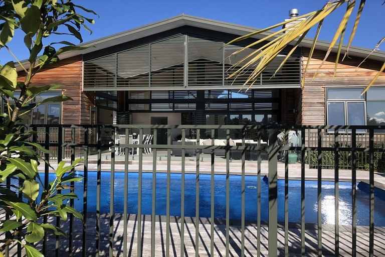 Photo of property in 36a Wicklam Lane, Greenhithe, Auckland, 0632