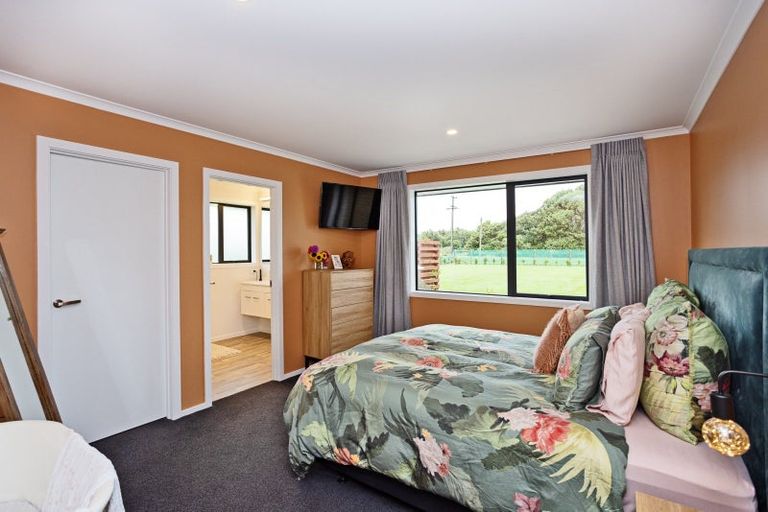 Photo of property in 83 Watt Road, Otatara, Invercargill, 9879