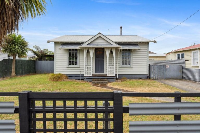 Photo of property in 9 Atkinson Street, Woodville, 4920