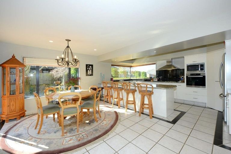 Photo of property in 5 Arundel Gate, Avonhead, Christchurch, 8042