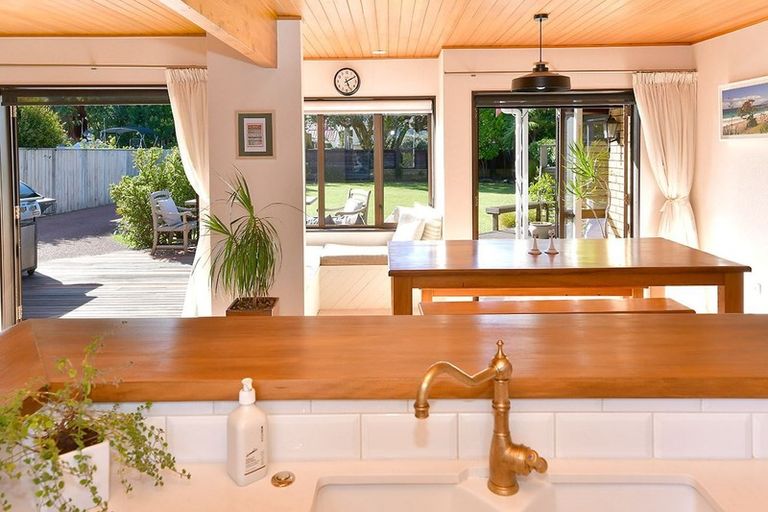 Photo of property in 48 Laurence Street, Manly, Whangaparaoa, 0930