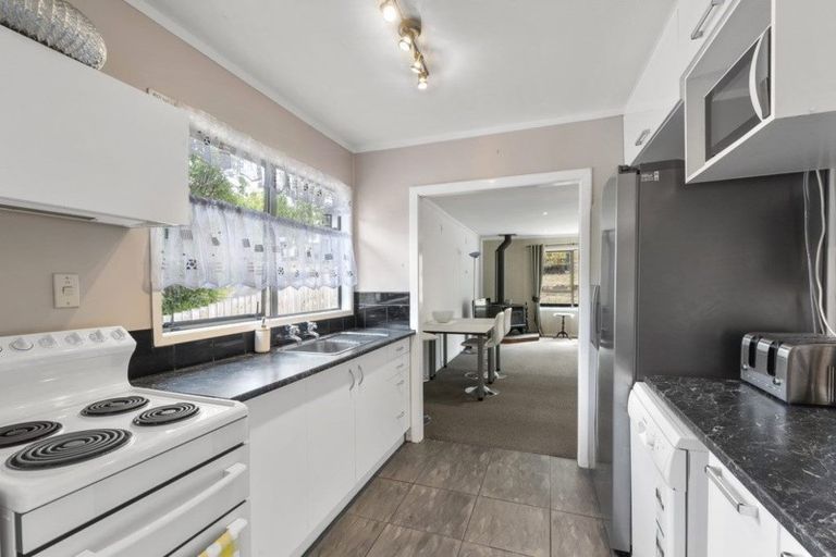 Photo of property in 17 Jenanne Place, Totara Vale, Auckland, 0629