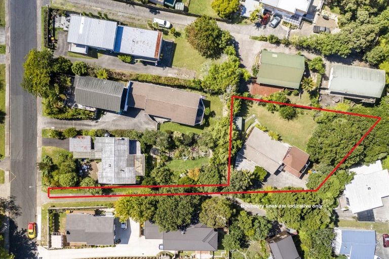 Photo of property in 9 Geoffrey Road, Torbay, Auckland, 0630