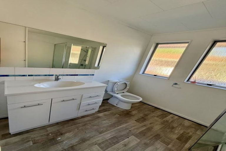 Photo of property in 168 Universal Drive, Henderson, Auckland, 0610