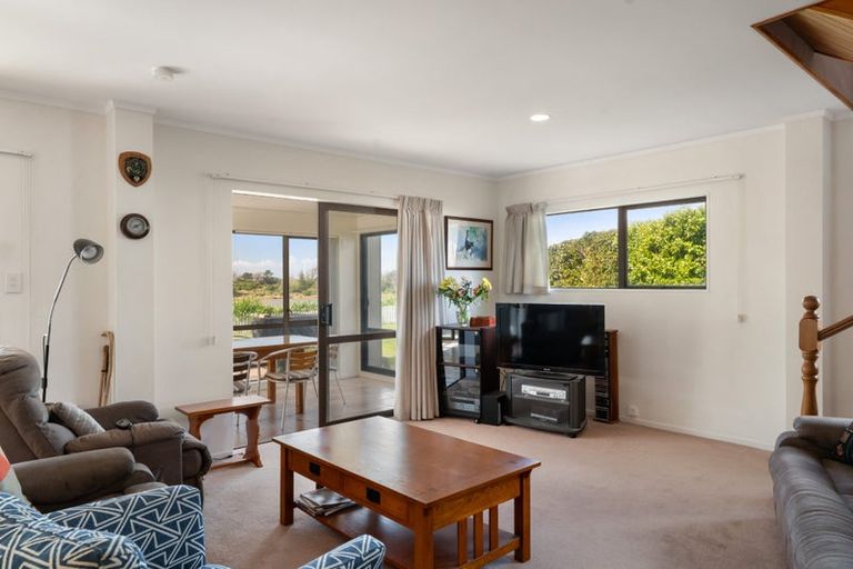 Photo of property in 16 Pohutukawa Drive, Athenree, Katikati, 3177
