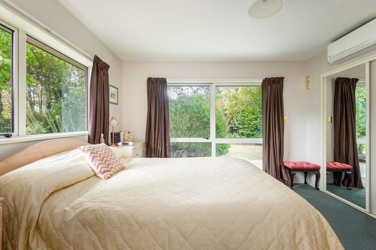 Photo of property in 24 Wendy Place, Heathcote Valley, Christchurch, 8022