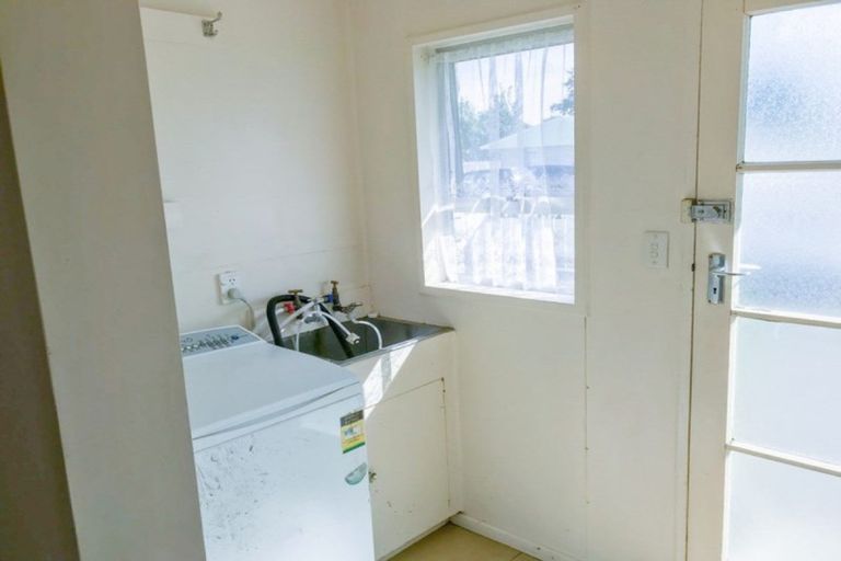 Photo of property in 3 Seddon Street, Takaro, Palmerston North, 4412