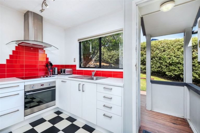 Photo of property in 14 Clearview Heights, Ranui, Auckland, 0612