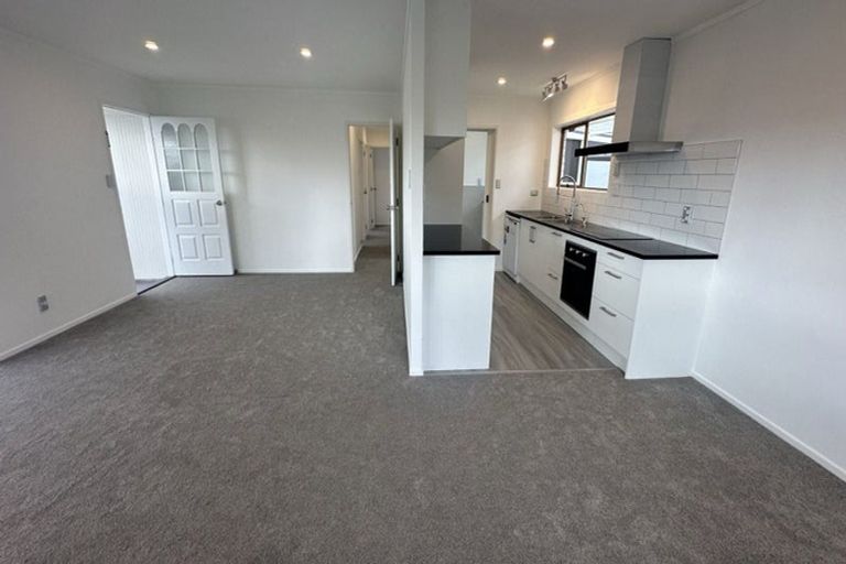 Photo of property in 1/166 Fisher Parade, Farm Cove, Auckland, 2012