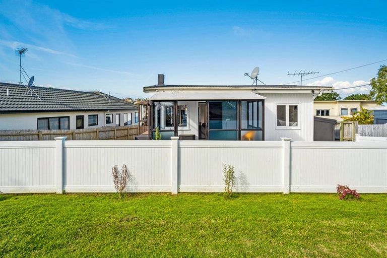 Photo of property in 21 Brixton Road, Manly, Whangaparaoa, 0930