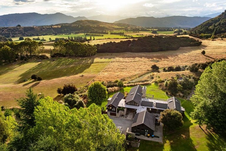 Photo of property in 837f Lake Hawea-albert Town Road, Albert Town, Wanaka, 9382