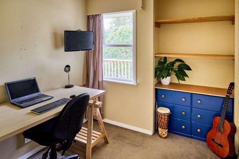 Photo of property in 10 Kapekape Place, Pukerua Bay, 5026