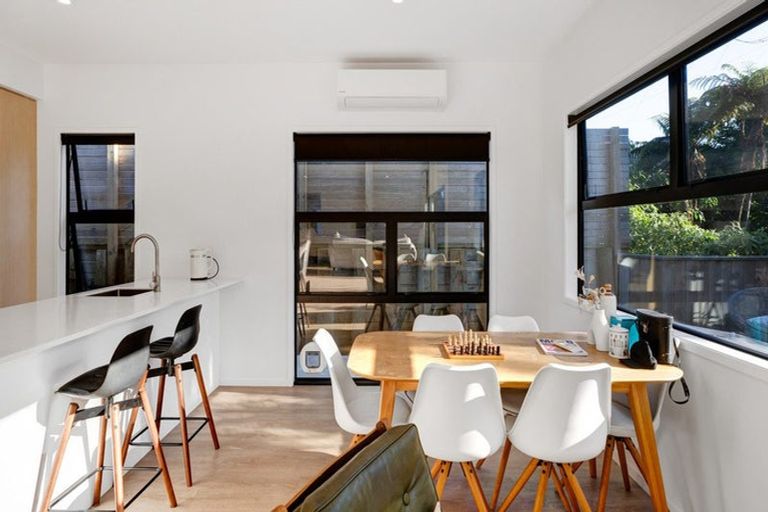 Photo of property in 7a Saxton Road, Upper Vogeltown, New Plymouth, 4310