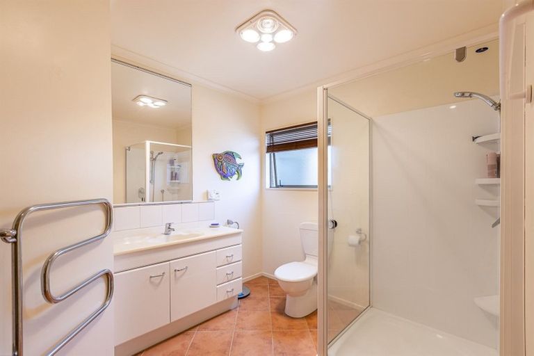 Photo of property in 20 Ruapehu Drive, Fitzherbert, Palmerston North, 4410