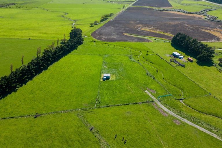 Photo of property in 360 Western Lake Road, Western Lake, Featherston, 5773