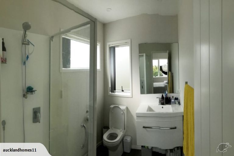 Photo of property in 4 Ruhanui Lane, Pakuranga Heights, Auckland, 2010