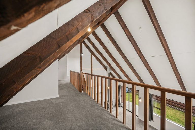 Photo of property in 27a Kingsbridge Place, Newlands, Wellington, 6037