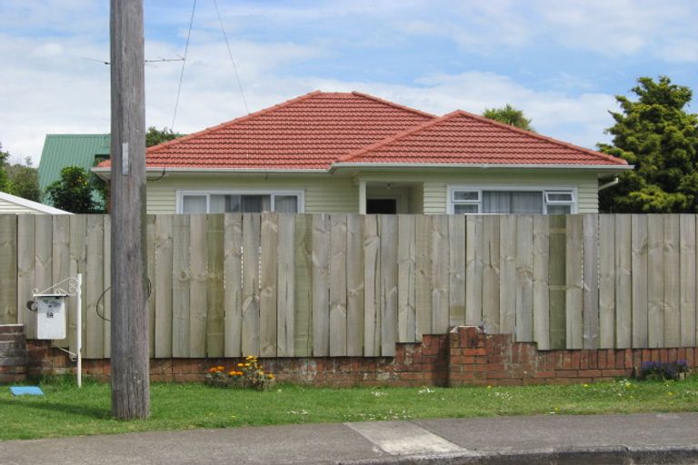 Photo of property in 1 Waterfront Road, Mangere Bridge, Auckland, 2022